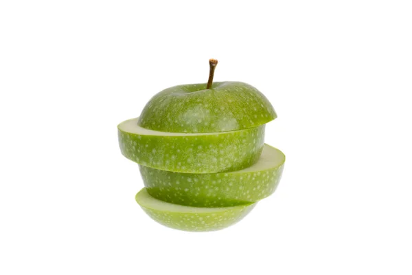 Una manzana verde en rodajas aislada —  Fotos de Stock