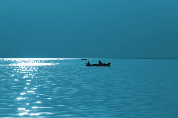 渔民和蓝色的大海 — 图库照片