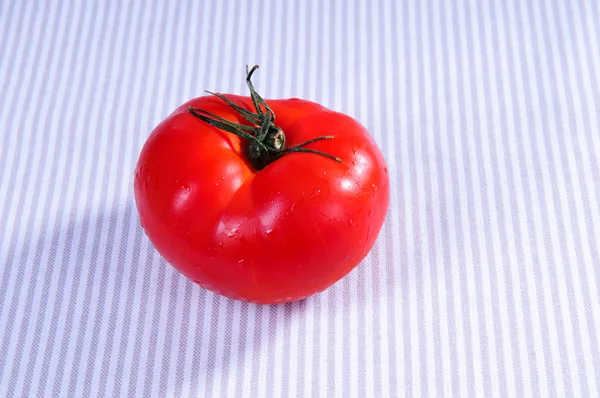 Delizioso pomodoro maturo — Foto Stock