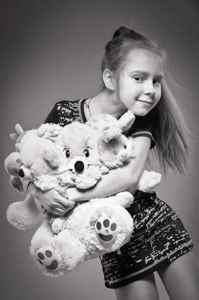 Dívka s mnoha hračkami — Stock fotografie