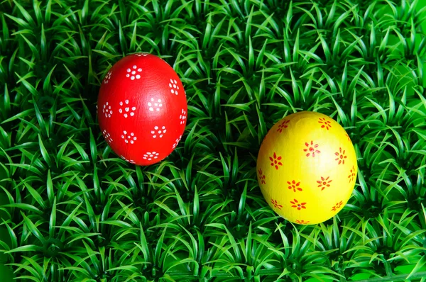 Два пасхальных яйца — стоковое фото