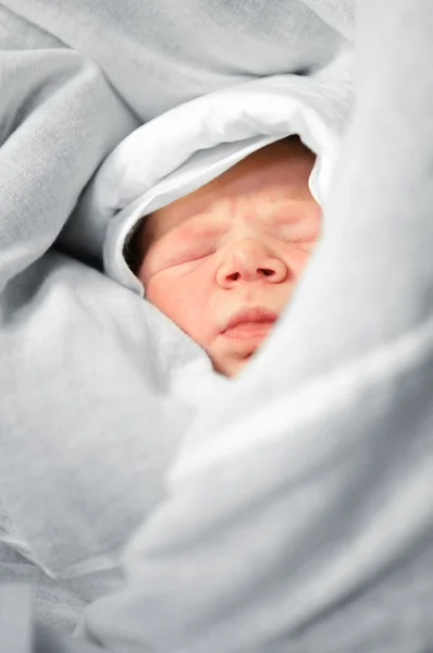 Фото новорожденного ребенка — стоковое фото