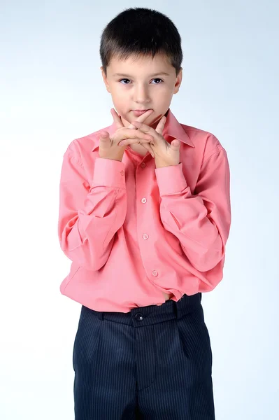 Stüdyo düşünceli çocuk portresi