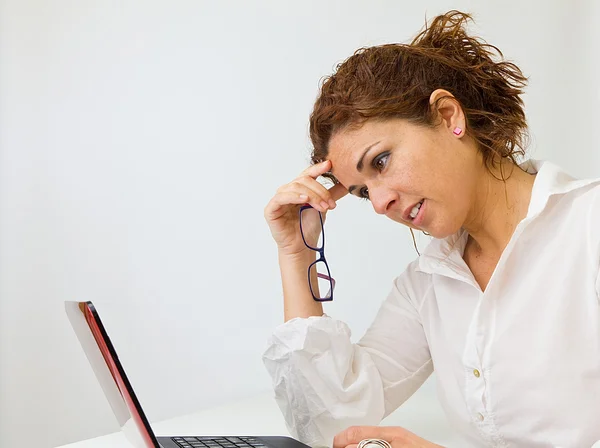 Beautiful woman analyzing data on the computer Royalty Free Stock Photos