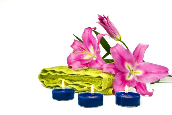 Lilies on a green towel — Stock Photo, Image