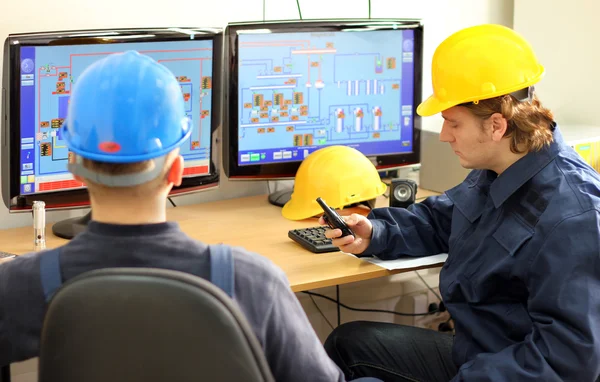 Two Workers in Control Room — Stock Photo, Image