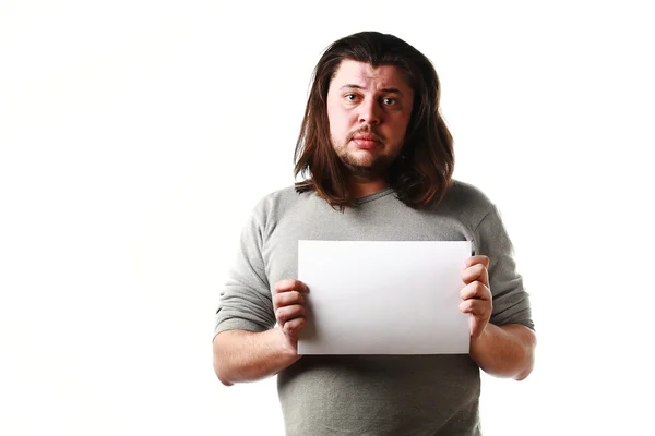 Расстроенный человек с пустым листом бумаги — стоковое фото