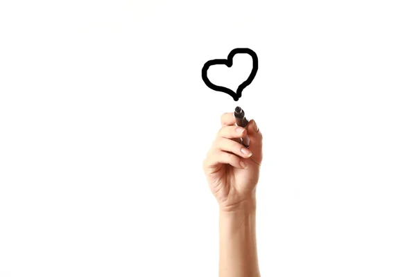 Mão feminina desenho coração com marcador preto — Fotografia de Stock