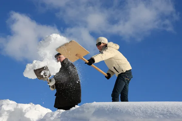 Manuelle Schneeräumung — Stockfoto
