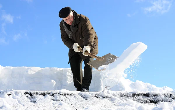 Eliminación manual de nieve — Foto de Stock