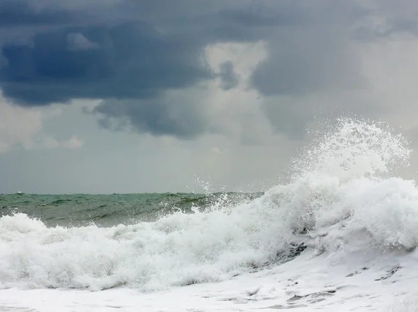 Poder incrível de invadir o mar — Fotografia de Stock