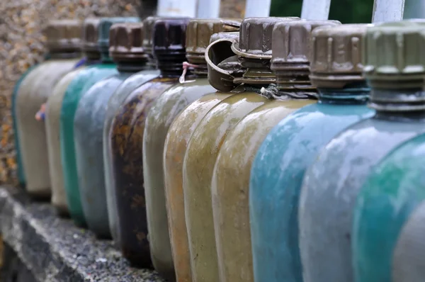 Vojenské lahve s vodou, vietnam — Stock fotografie