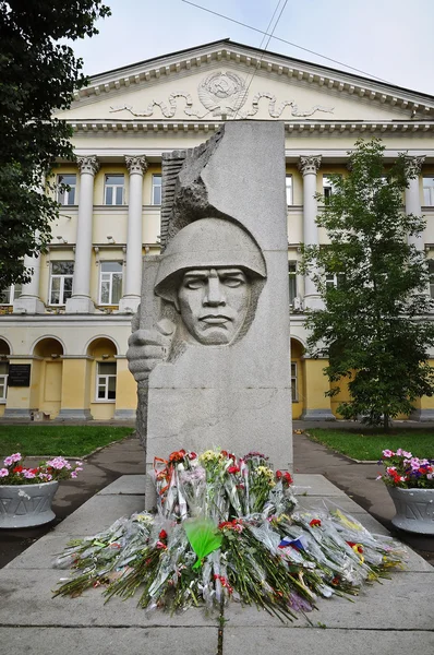 戦争記念館と花、モスクワ — ストック写真