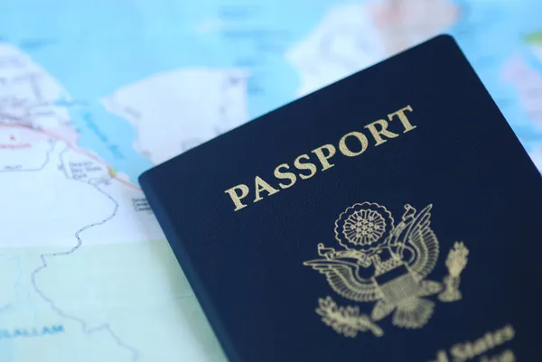 Paspoort & papier kaart — Stockfoto