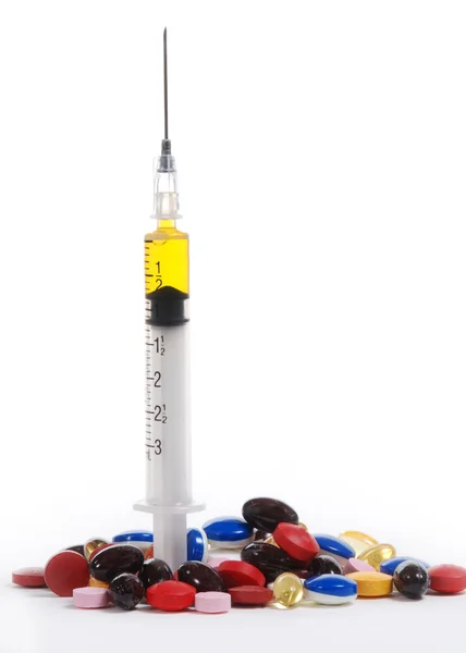 Leki i strzykawkę — Zdjęcie stockowe