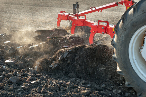 Плуг осенью
