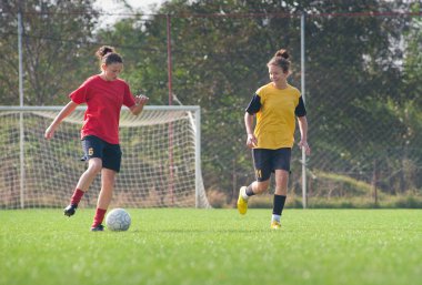 Kızlar futbol