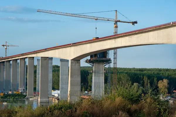 Строительство нового моста — стоковое фото