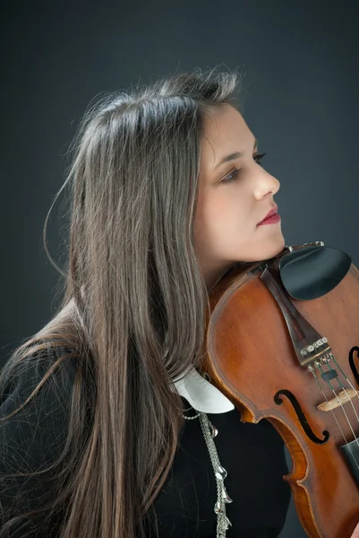 Meisje spelen viool — Stockfoto