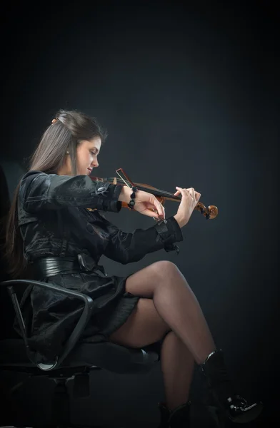Lány játszik hegedű — Stock Fotó