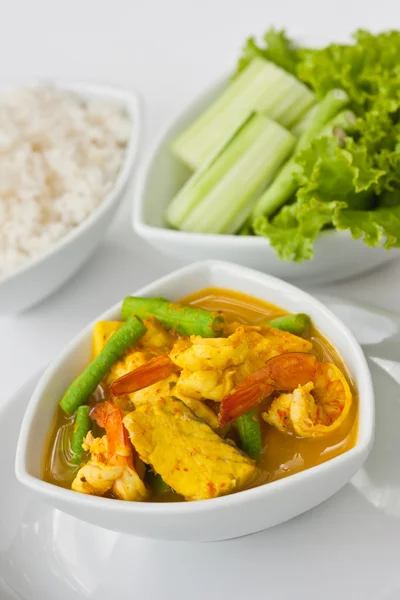 Thajská rybí kořeněná a kyselá polévka s longbean — Stock fotografie