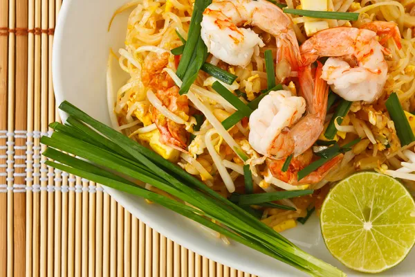 Thai stir-fried rice noodles (Pad Thai) — Stock Photo, Image