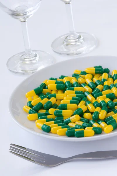 Pillole su un piatto — Foto Stock