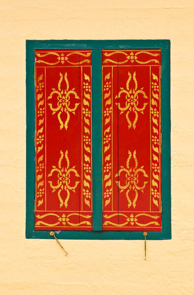 Окно церкви в тайском стиле
