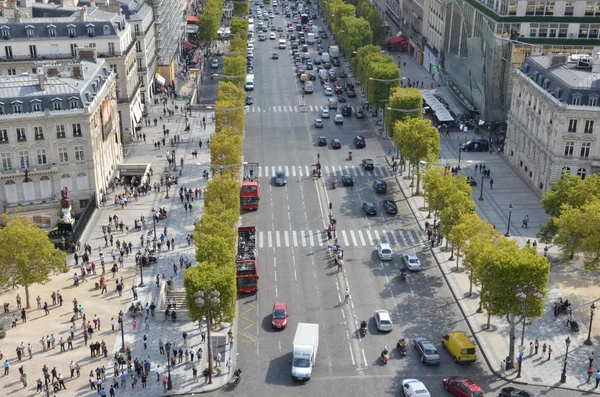 Strada trafficata a Parigi — Foto Stock