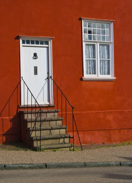 Rode huis ingang — Stockfoto