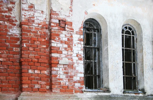 windows ile tuğla duvar