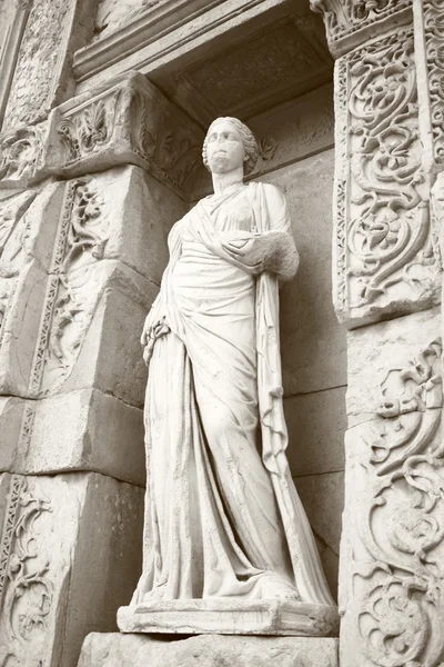 Statua kobiety — Zdjęcie stockowe