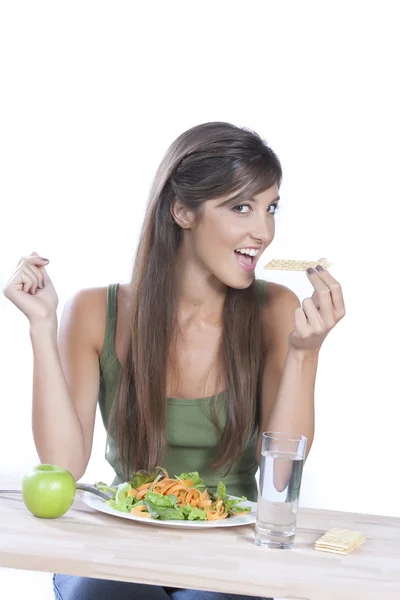 Mladý bělošský brunetka jíst zdravé jídlo — Stock fotografie