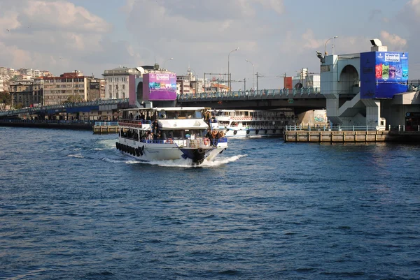 Стамбул. Вид на Галатский мост — стоковое фото