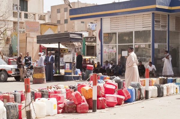Queue at petrol station — Stock Photo, Image