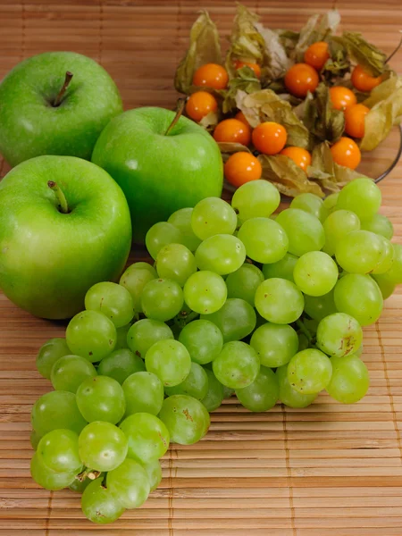 Apples, grapes, physalis — Stock Photo, Image