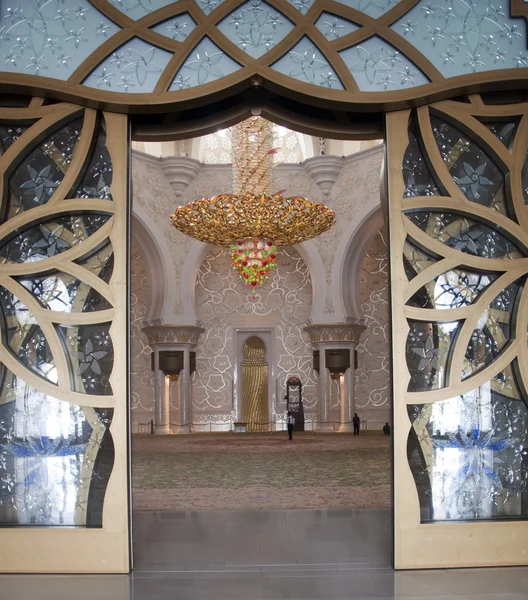 谢赫 · 扎耶德清真寺的门禁控制器 — 图库照片
