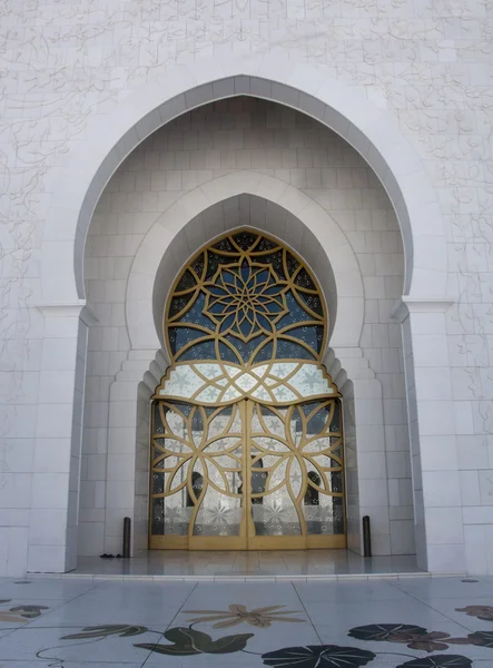 Дверь мечети Шейха Зайеда — стоковое фото