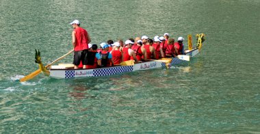 Dragon Boat Team Abu Shabi clipart