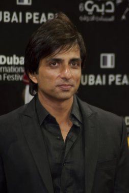 sonu sood, Hintli sinema oyuncusu diff içinde