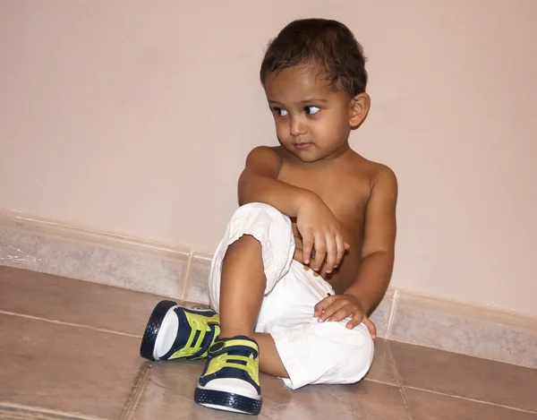 Indisches Kind posiert — Stockfoto