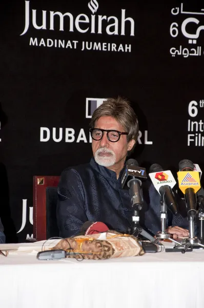 stock image Amitabh Bachchan in DIFF replying to press