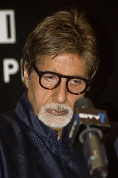 Amitabh Bachchan attending press con in DIFF — Stock Photo, Image
