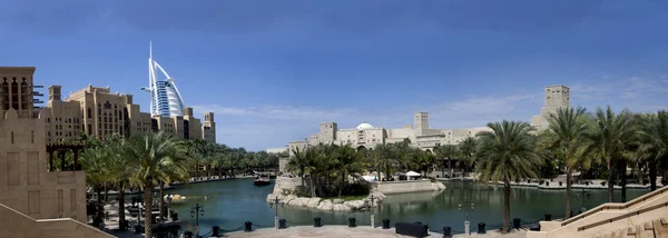 Burj 迪拜和 madinath 朱梅 — 图库照片