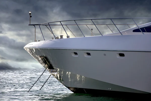 A luxury Yacht Sideways — Stock Photo, Image