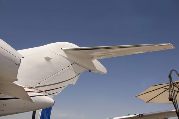 Aeroplane back wing (tail) — Stock Photo, Image