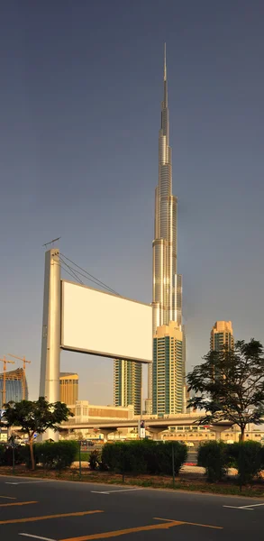 Burj Dubai depuis Sheikh Zayad Road — Photo