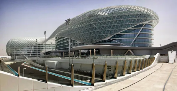 Yas marina circuit ve otel — Stok fotoğraf