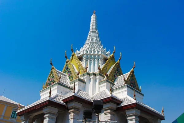 Övre delen av thailändsk stil arkitektur — Stockfoto