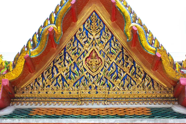 O belo telhado de templo de estilo tailandês . — Fotografia de Stock